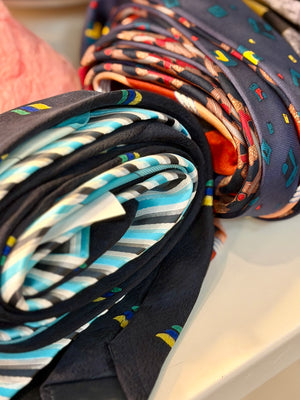 Re-Tie / Blue with leopard Charm